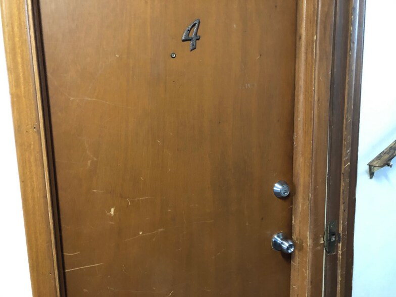 Building Photo - 1913 W 1st St