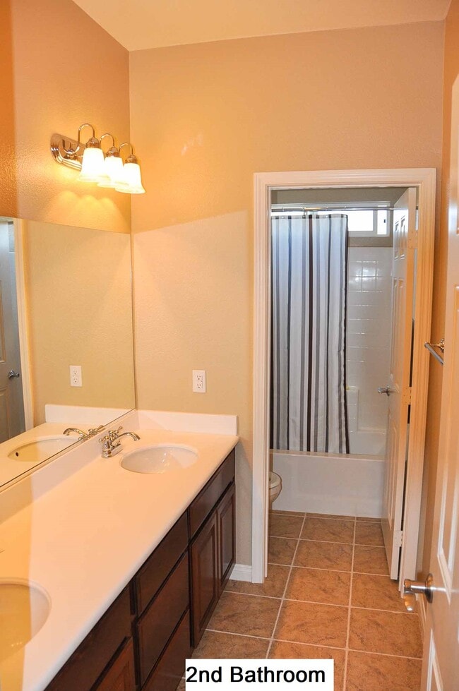 Building Photo - 1167 Vista Pointe Blvd