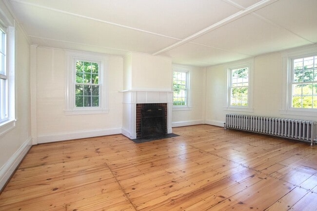 Building Photo - Amazing, Rarely Available Farmhouse with Carriage House and Garage