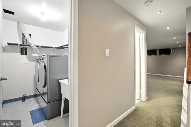 Building Photo - 12863 Mill Brook Ct