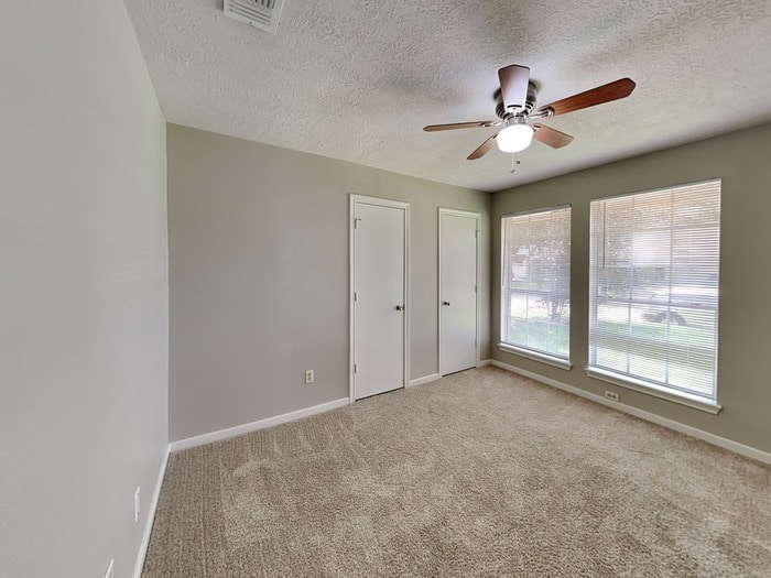 Building Photo - 2419 Sherwood Hollow Ln