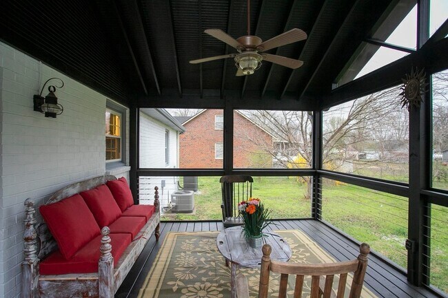 Building Photo - 712 Stewart Valley Dr