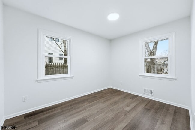 Building Photo - 46 Glenwood Ave