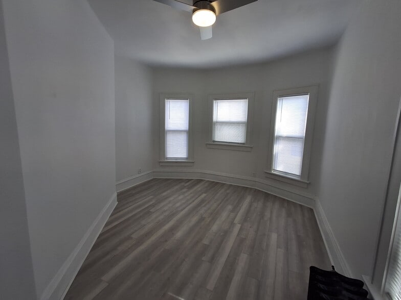 Unit 1- Studio - Castle Property Services