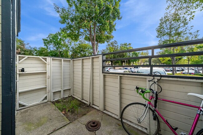 Building Photo - AVAILABLE JULY - 3 Bed / 2 Bath CLOSE TO CAL POLY
