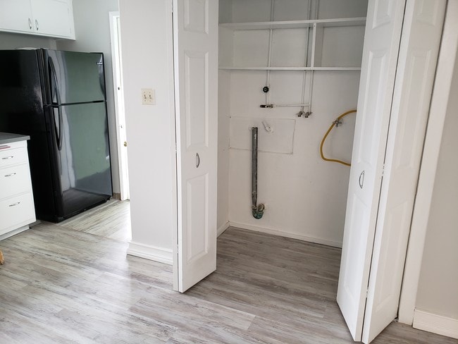 Laundry Hookups - 4427 W 140th St