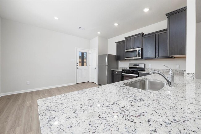 Building Photo - 15454 Maple Ter Dr
