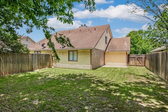 Building Photo - 803 Valley View Dr