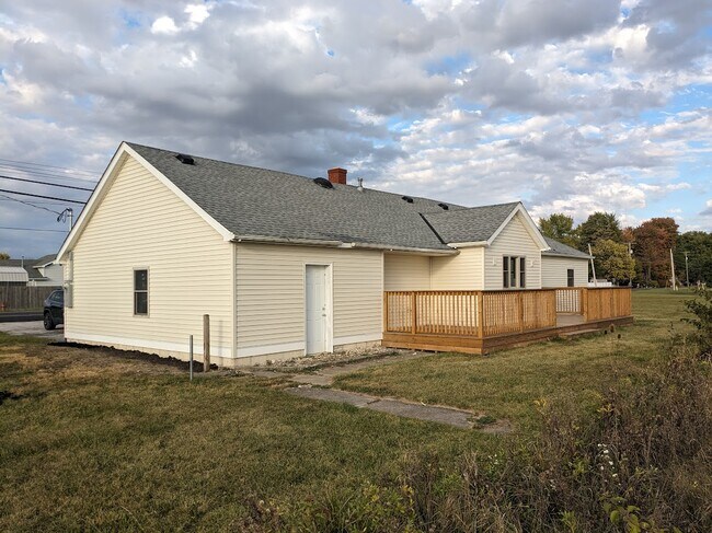 Deck - back of house - 1835 W Sandusky St