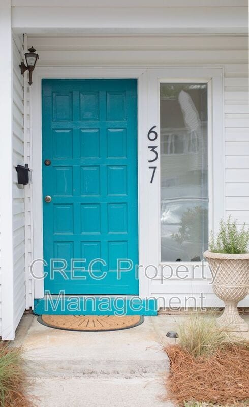 Building Photo - 637 Baytree Ct