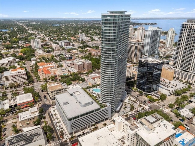 Building Photo - 400 Central Ave