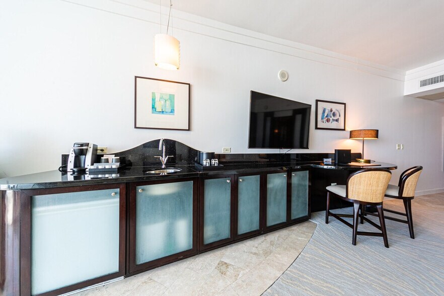 Building Photo - 4401 Collins Ave