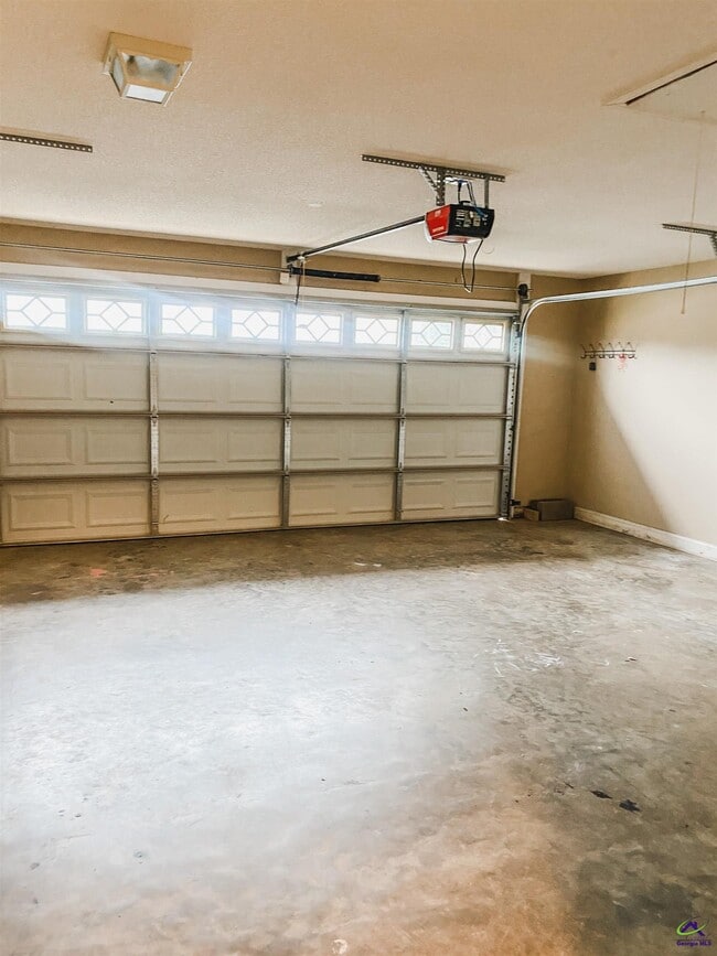 Building Photo - 609 Wooden Eagle Trail