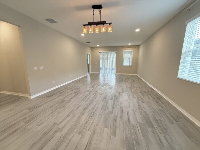 Building Photo - "Charming 3-Bed Oasis with 2 Full Baths in...