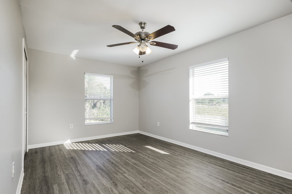 Building Photo - 719 Roma Ave S