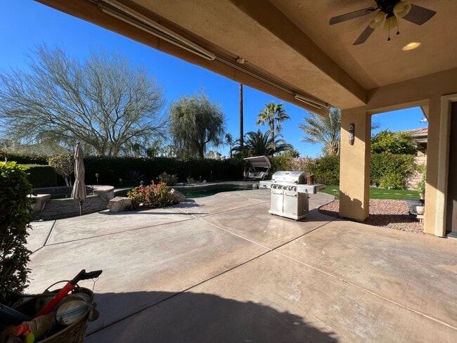 Building Photo - 115 Romanza Ln