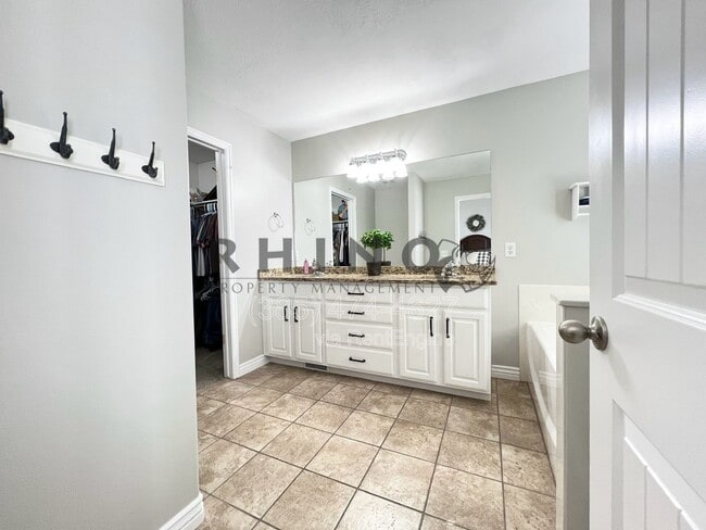 Building Photo - 4921 W Weatherwood Ln