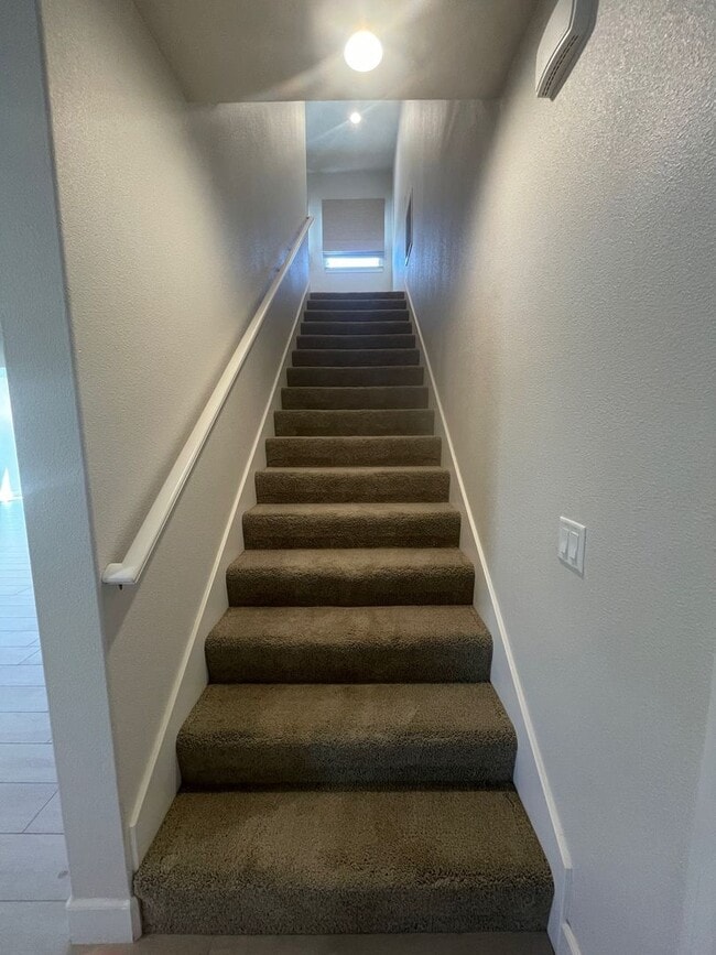 Building Photo - NEWER BUILT 3 BED/2 BATH HOME