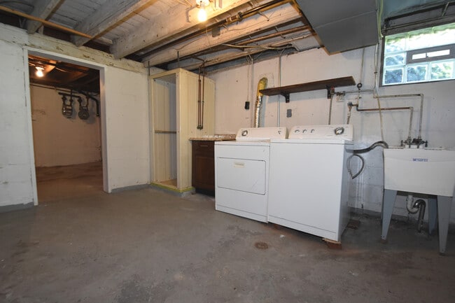 Private In-Unit Laundry - 1021 Joseph St
