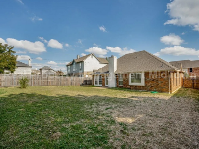 Building Photo - Charming Home in Established South Arlingt...