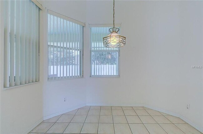Building Photo - 3 bedroom 2 bathroom beautiful home