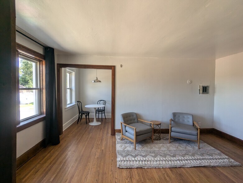 Building Photo - 4001 Woodmont Rd