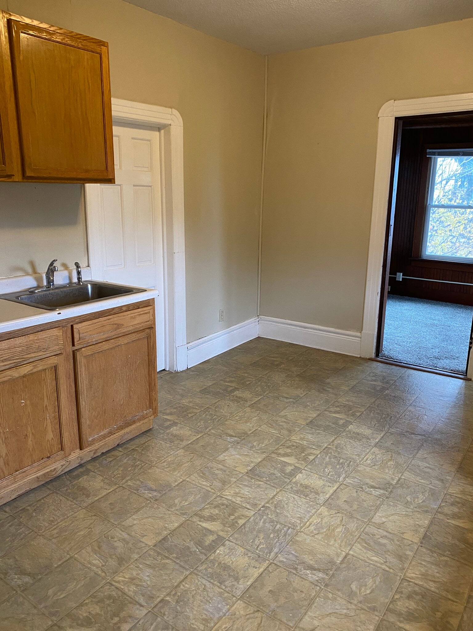 Building Photo - 16 S 19th Ave E