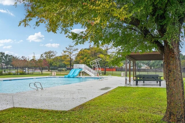 Building Photo - 16800 Bailey Jean Dr