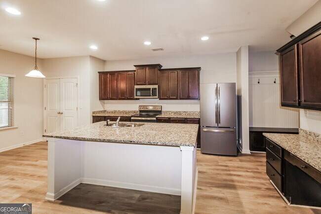 Building Photo - 221 Sableshire Way