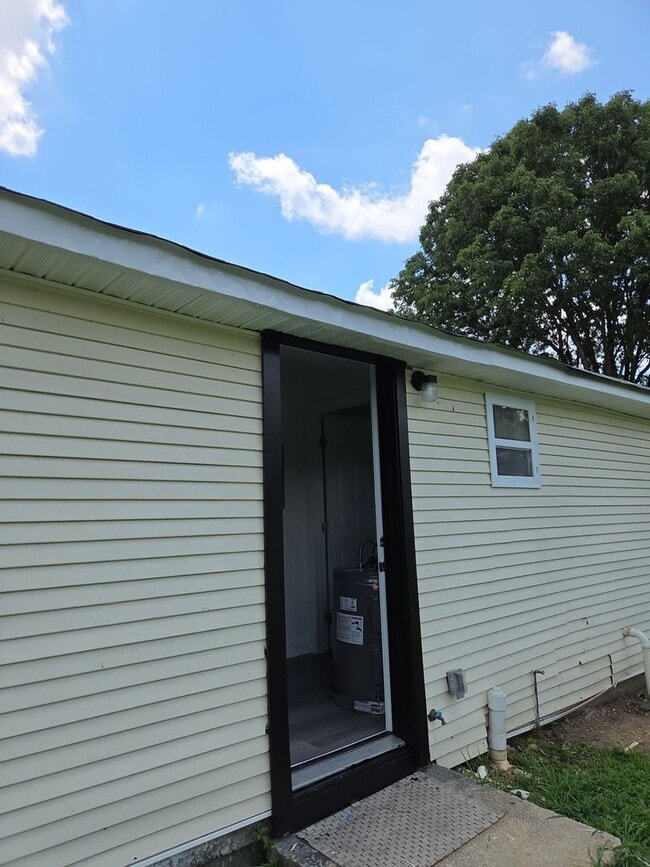 Building Photo - 1662 State Rd S-29-552