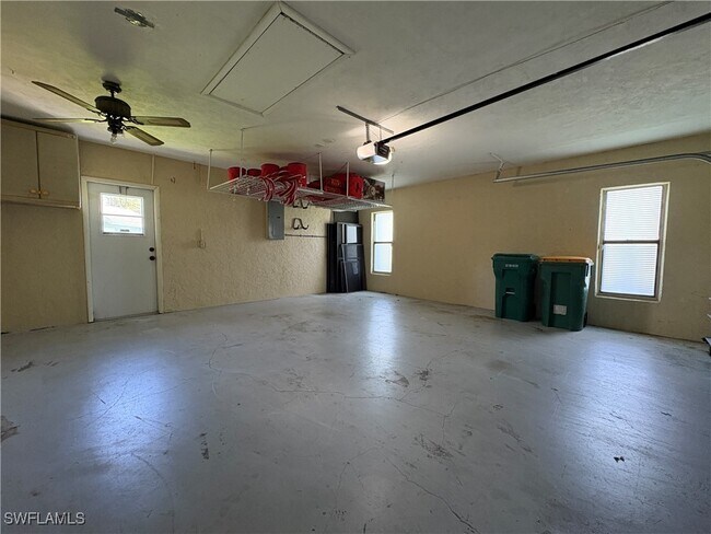 Building Photo - 1450 Nottingham Dr
