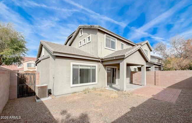 Building Photo - 1009 E Iris Dr