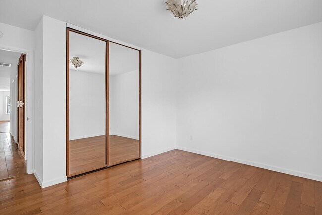 Building Photo - 100 Lippizan Dr