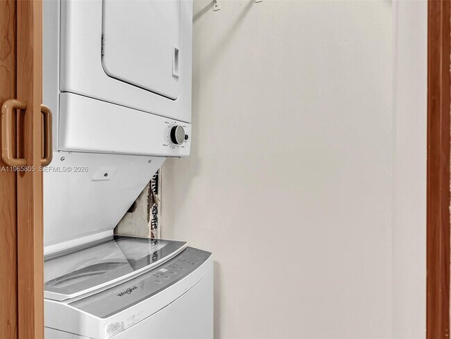 Building Photo - 240 SW 15th Rd