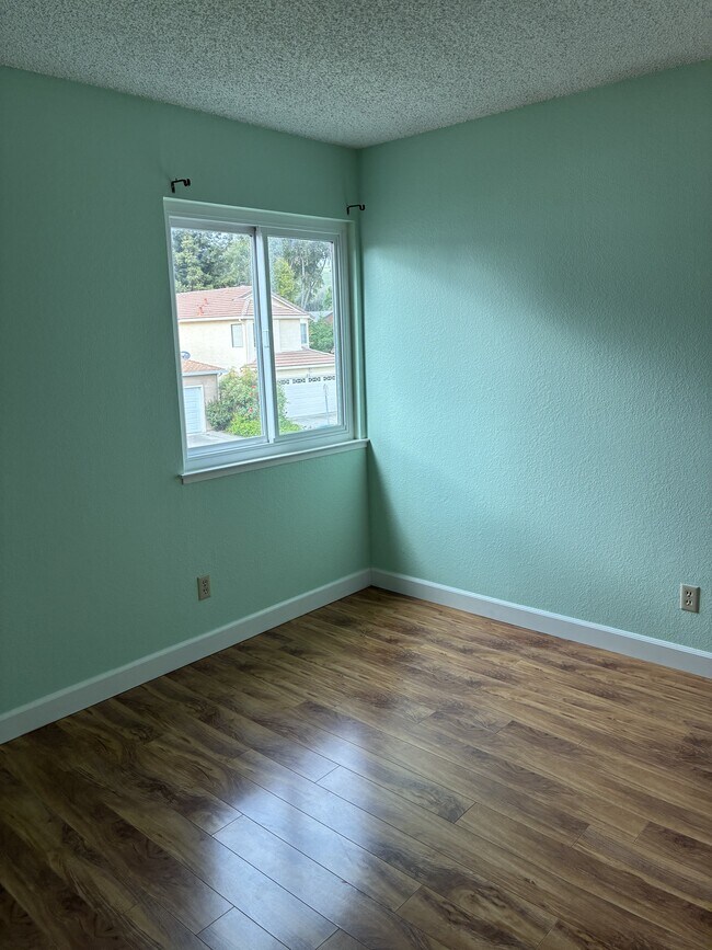 Building Photo - 706 Ridgeview Terrace