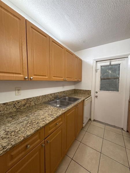 Building Photo - 471 Sunshine Dr