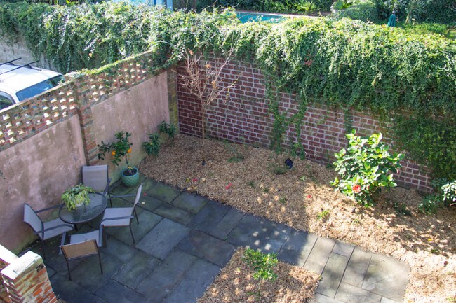 Building Photo - 2 BD/2 BA in Harleston Village