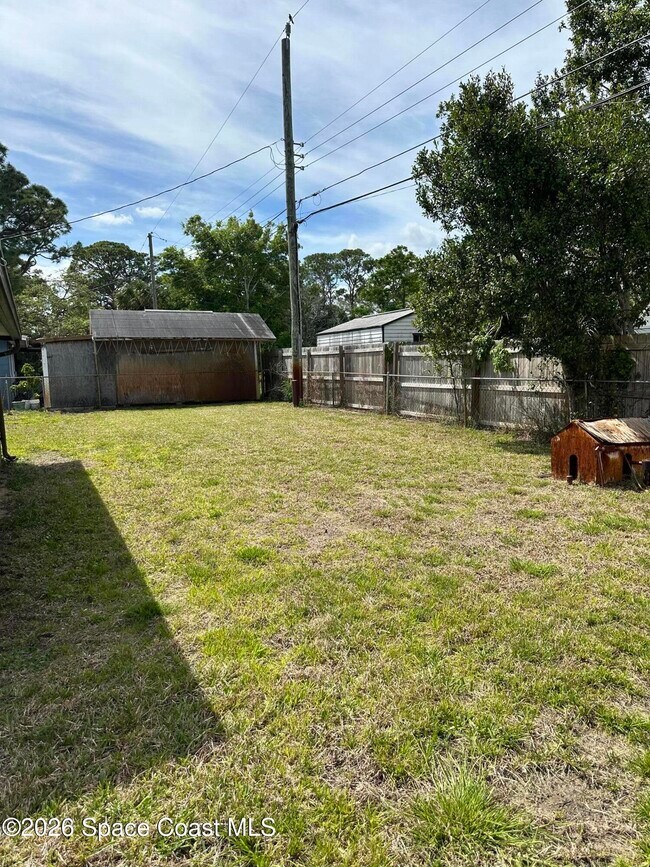 Building Photo - 680 Birchwood Ln