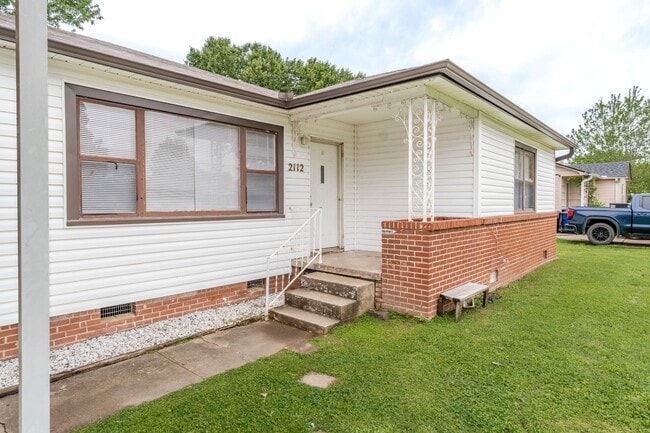 Building Photo - * Move-In Special * Charming 3 Bedroom, 1....
