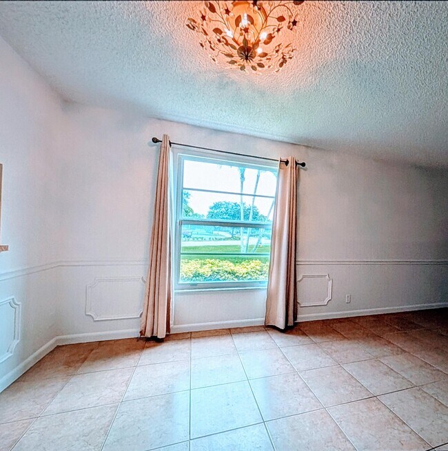 Building Photo - 2700 Fiore Way