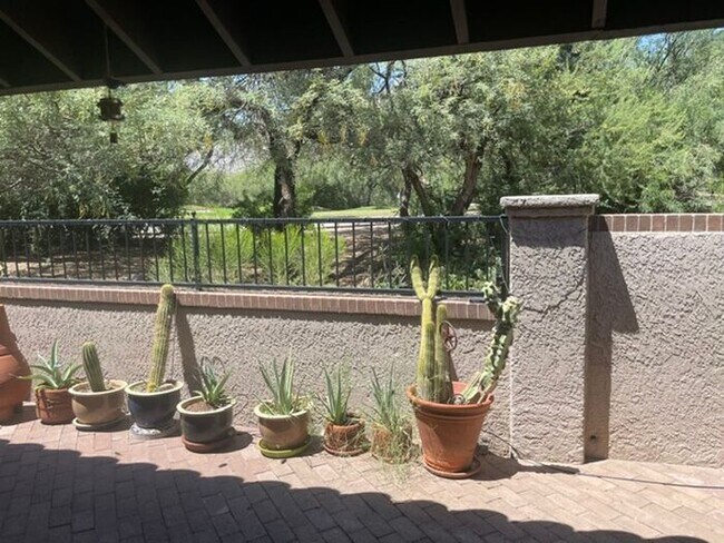 Building Photo - Beautiful home in gated community