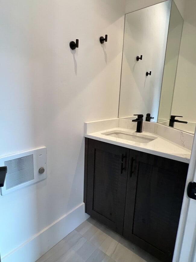 Building Photo - FULLY FURNISHED 2 BED, 1.5 BATH W/ GARAGE
