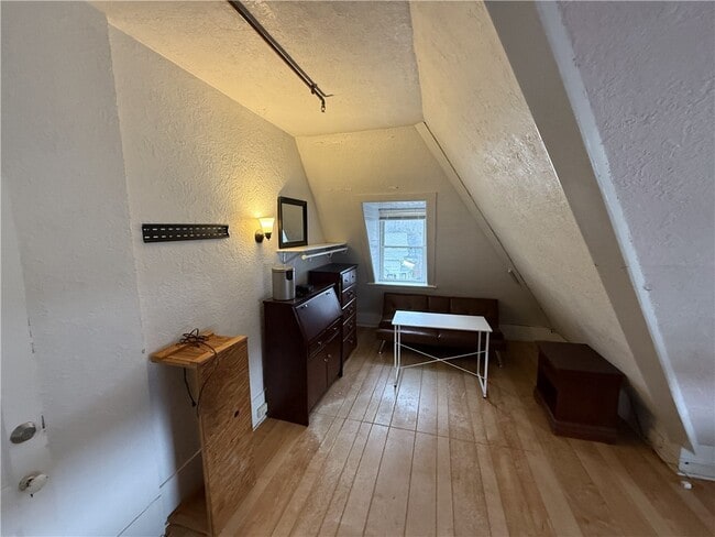 Building Photo - 65 Ford Ave