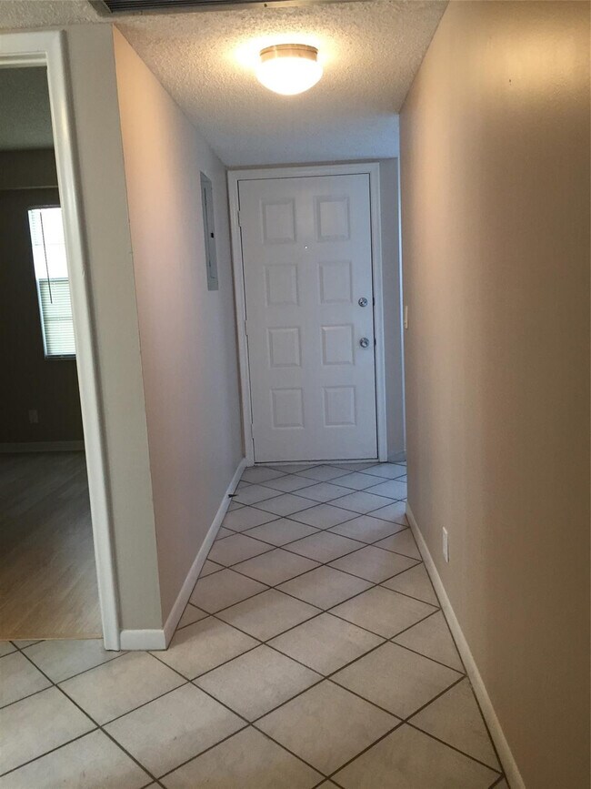 Building Photo - 1100 SW 128th Terrace