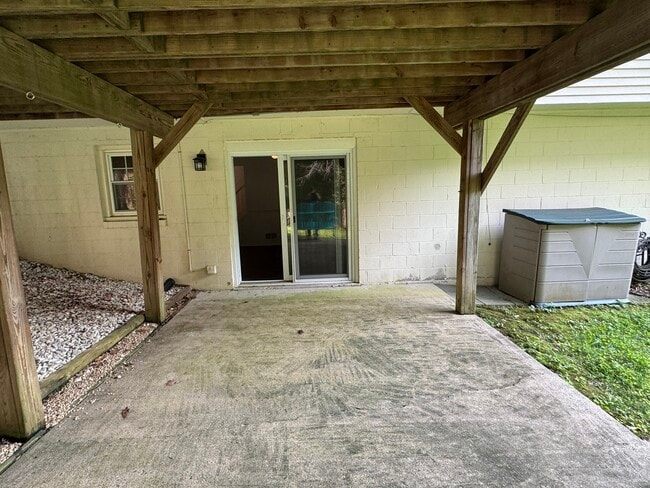 Building Photo - 3212 Manitoba Dr