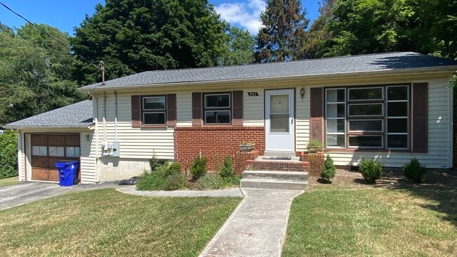 Building Photo - 307 Ardmore St