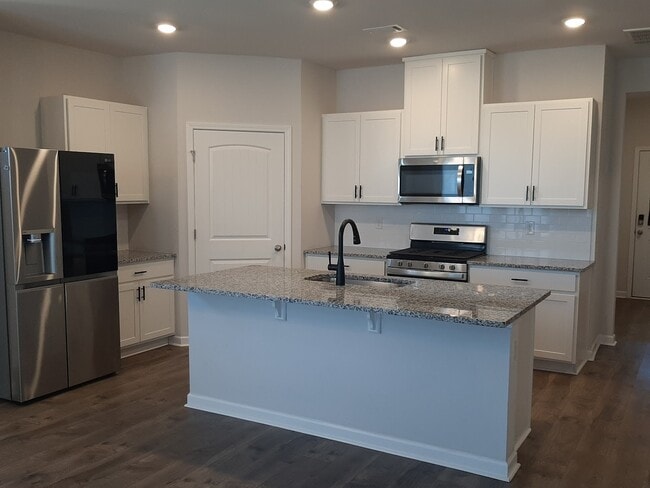 Building Photo - 3085 White Hbr Dr