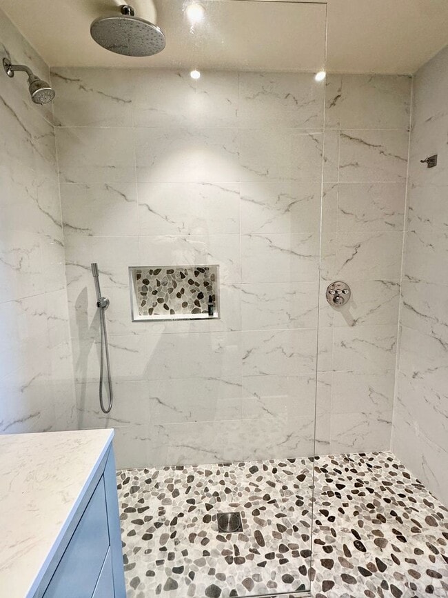 Building Photo - Fairfax Hillside Flat w/Valley Views