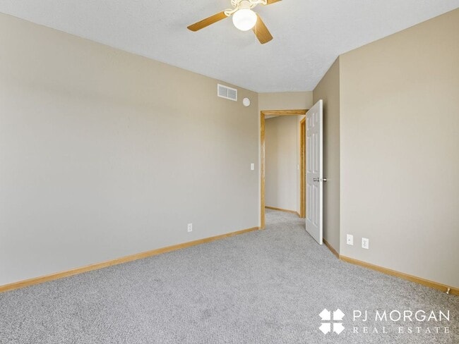 Building Photo - 3 Bedroom, 3 Bathroom - Available Immediately