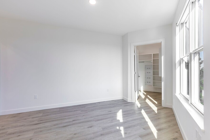 Building Photo - 319 Broadway